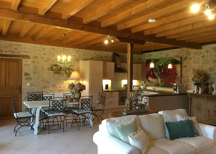 Maison Cailheton بيت للعطل *